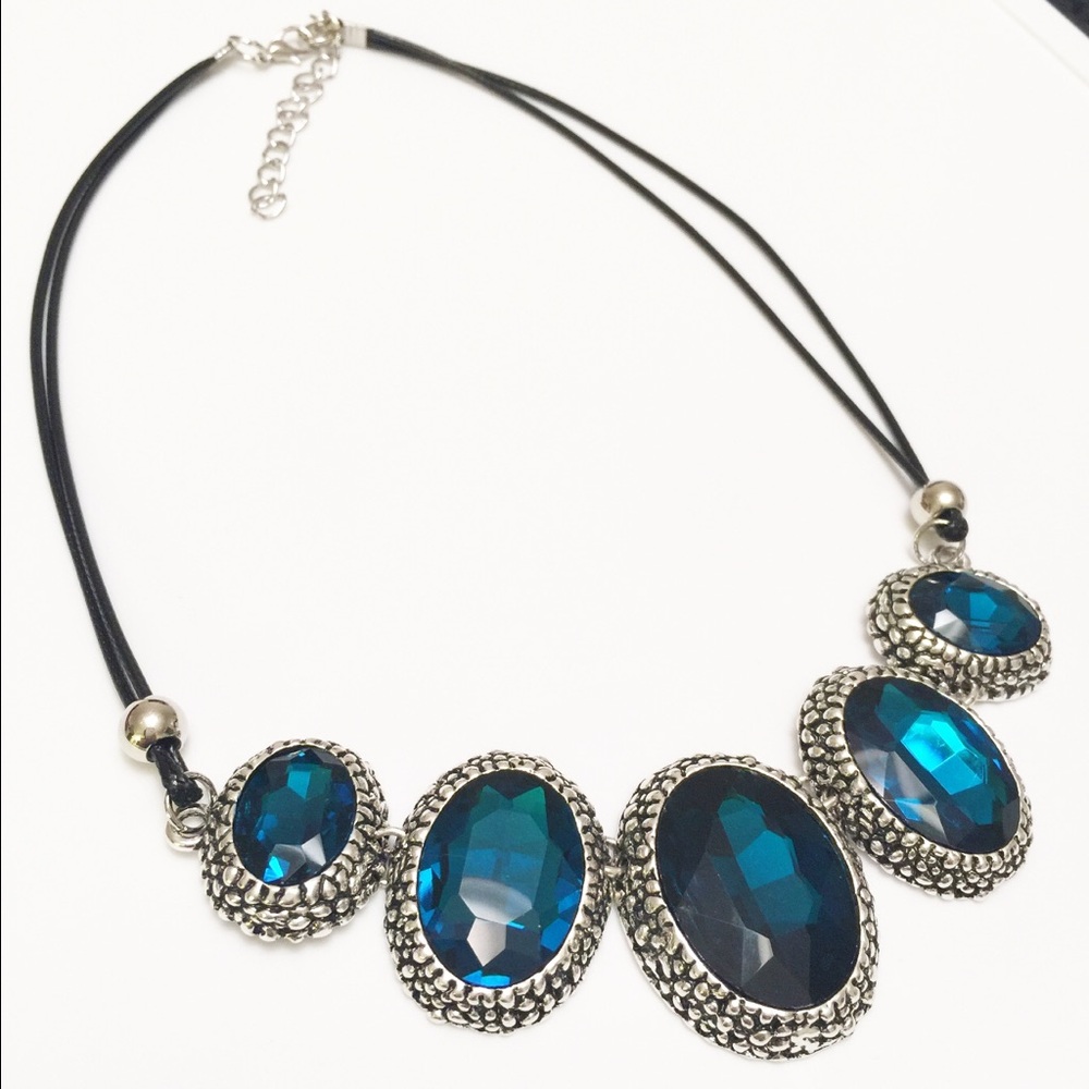 Brand new beautiful statement necklace